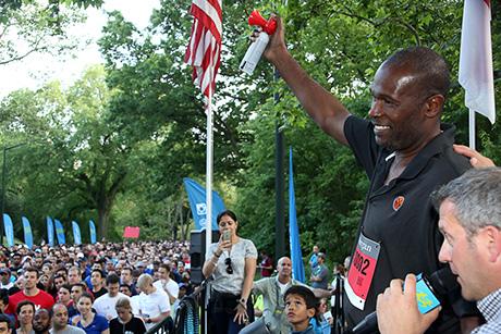 Herb Williams, who played a portion of his excellent NBA career with the New York Knicks, sent off the 15,000 runners from the starting line ceremony.